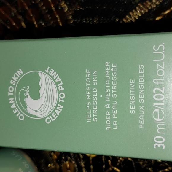 REN CLEAN SKINCARE EVERCALM REDNESS RELIEF SERUM Defends against free radicals.. - Picture 3 of 11